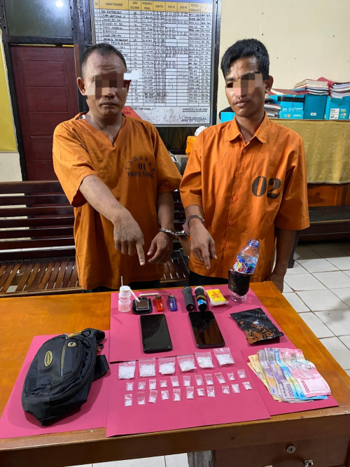Asyik Nongkrong di Gubuk, Dua Pengedar Sabu Diciduk Polisi di Kampar