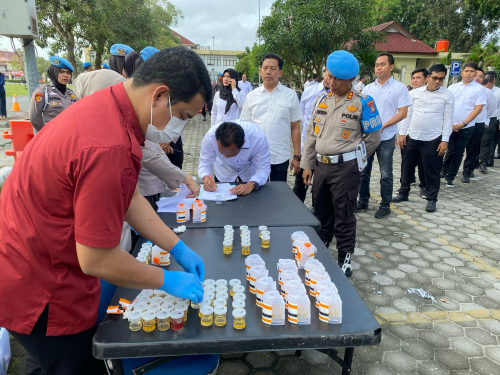 Jaga Integritas, Polda Riau Tes Urine Mendadak Personel Ditresnarkoba dan Yanma