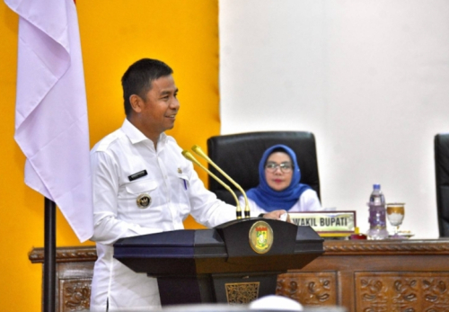 Bupati Kampar Sampaikan LKPJ Tahun Anggaran 2024 ke DPRD