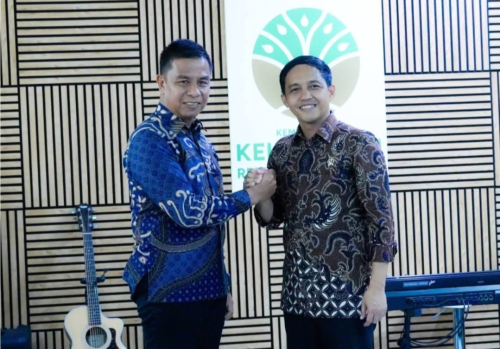 Makan Siang Akrab di Rumah Menhut, Bupati Kampar 'Curhat' Soal Hutan ke Raja Juli Antoni