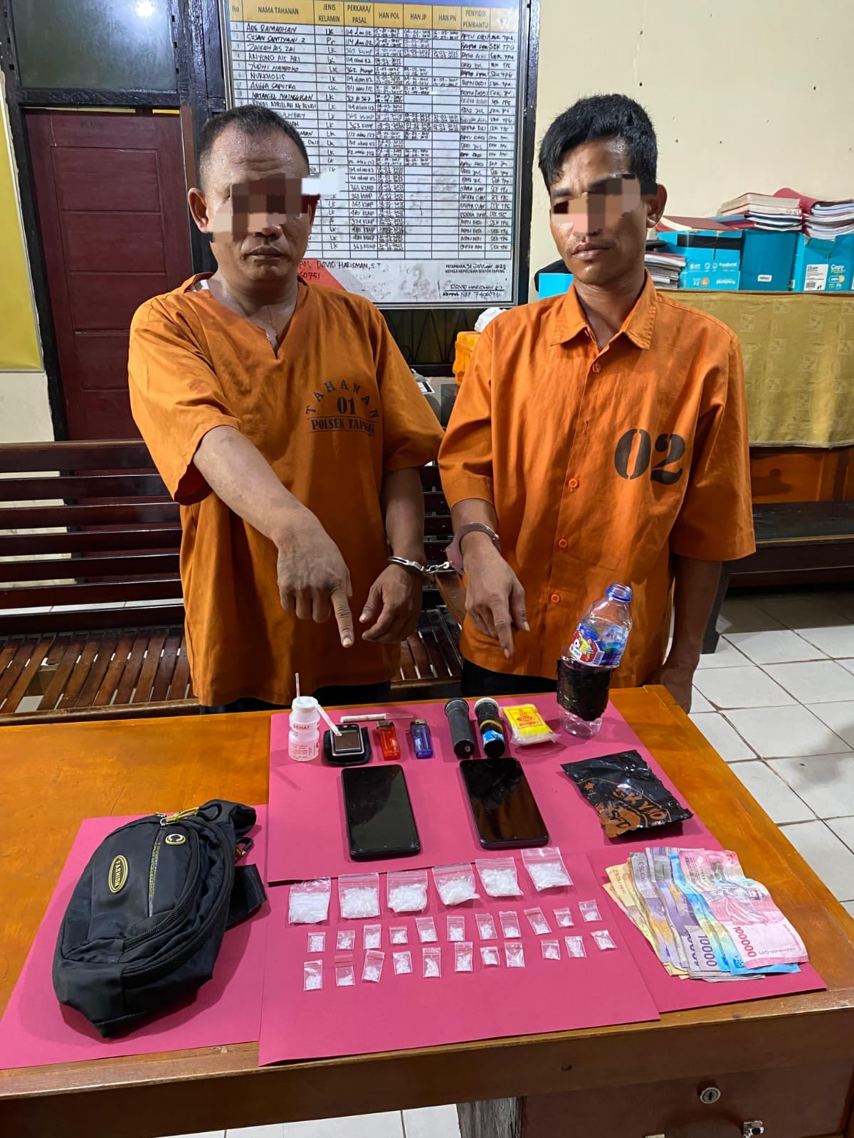 Asyik Nongkrong di Gubuk, Dua Pengedar Sabu Diciduk Polisi di Kampar